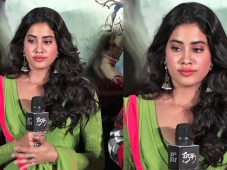 Jhanvi Kapoor के हर रोज़ स्कूल न ..