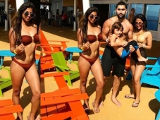Suhana Khan's latest hot BIKINI ..