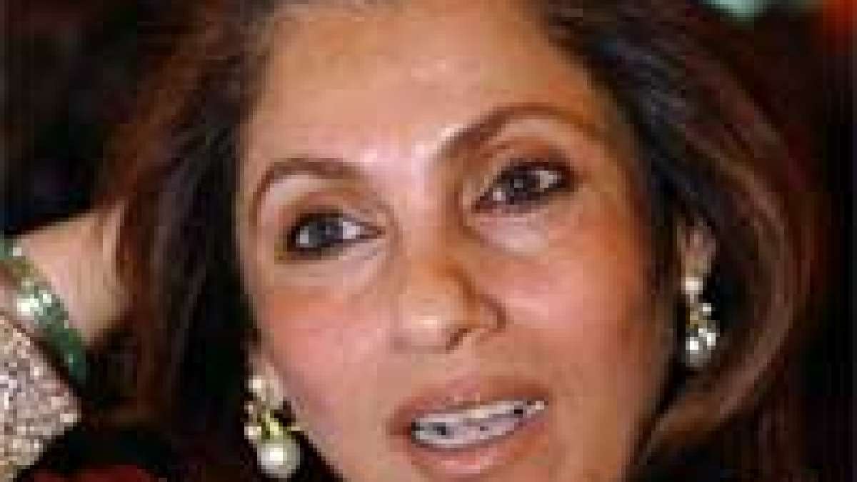 Actress Dimple Kapadia | Tum Milo Toh Sahi | Kabir Sadanand | Short Hair Look - Filmibeat Actress Dimple Kapadia | Tum Milo Toh Sahi | Kabir Sadanand | Short Hair Look - Filmibeat