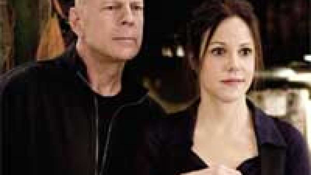 Red Movie Review Hollywood Movie Reviews Bruce Willis Helen