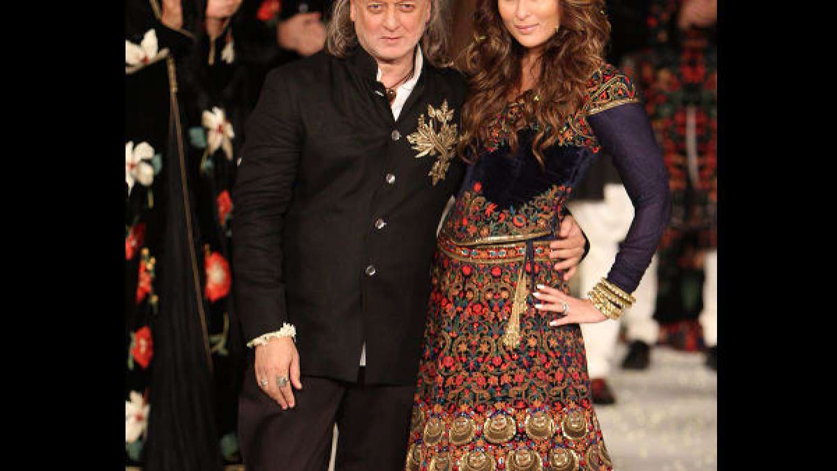 Rohit Bal Thrashes Bollywood Celebs For Not Paying For Their Designer  Outfits - Filmibeat