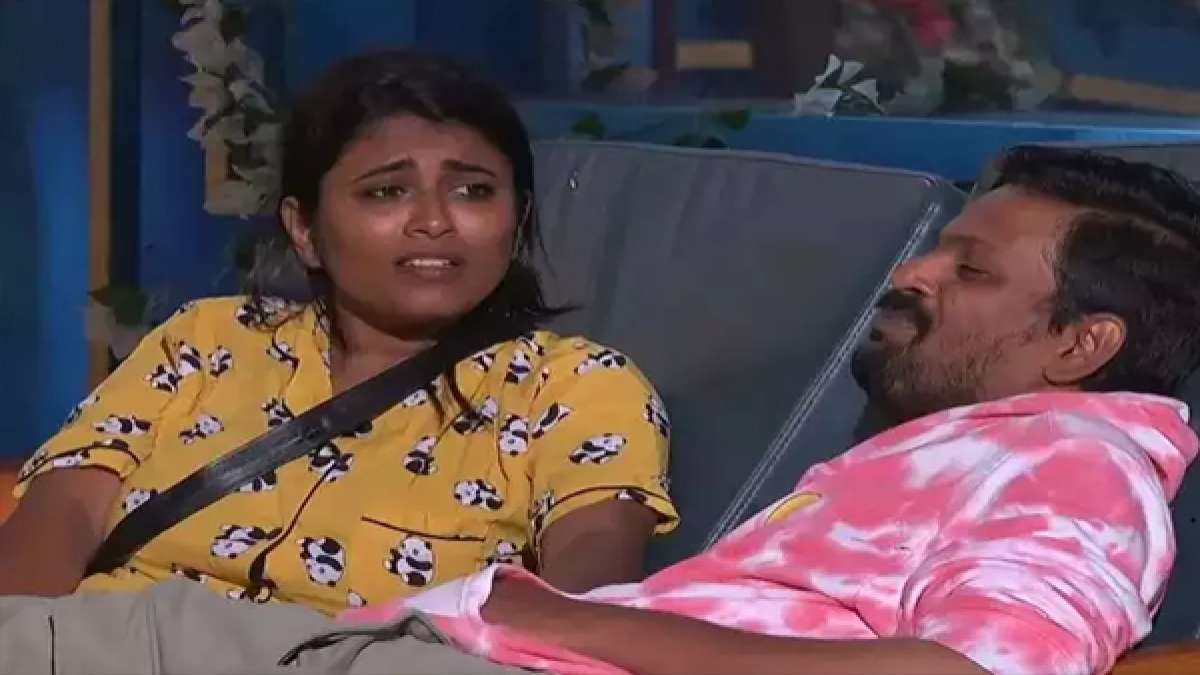 Adireddy who threw the mic and hit him in bigg boss house Adireddy who threw the mic and hit him in bigg boss house