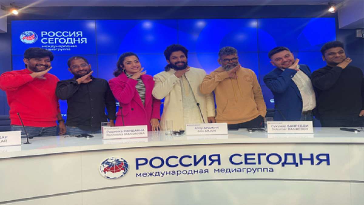 pushpa movie team pramotions in russia photos viral pushpa movie team pramotions in russia photos viral
