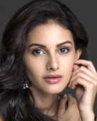 अमायरा दस्‍तूर