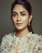 मृणाल ठाकुर