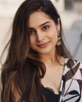 Ayesha Khan - Photos, Videos, Birthday, Latest News, Height In Feet
