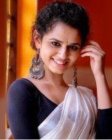 മീനാക്ഷി രവീന്ദ്രന് മീനാക്ഷി രവീന്ദ്രന്