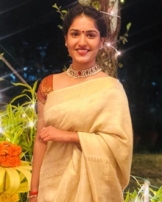 സാനിയ ഇയ്യപ്പന് സാനിയ ഇയ്യപ്പന്