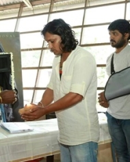 ആള്ക്കൂട്ടത്തില് ഒരുവന് ആള്ക്കൂട്ടത്തില് ഒരുവന്