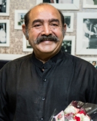 அவள் ஒரு பச்சை குழந்தை அவள் ஒரு பச்சை குழந்தை