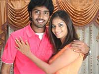 Allari Naresh and Sindhu Tulani in Vishaka Express Allari Naresh and Sindhu Tulani in Vishaka Express