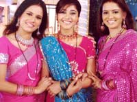 Teen Bahuraniyan Teen Bahuraniyan