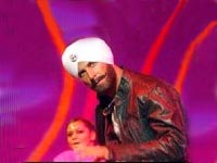 Akshay Kumar duting the Unforgettable concert in Toronto Akshay Kumar duting the Unforgettable concert in Toronto