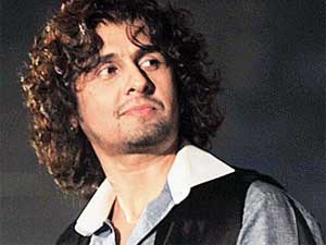 Sonu Nigam S Car Rammed By Fans Filmibeat