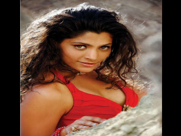 Saiyami Kher Hot Pictures | Rey First Look Released | Sai Dharam Tej  Posters - Filmibeat