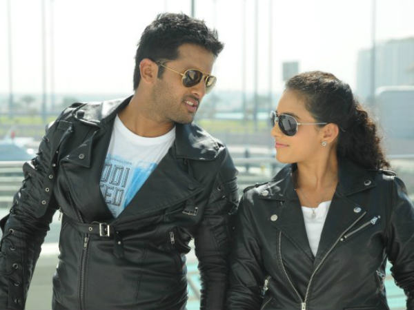 Gunde Jaari Gallanthayyinde Review