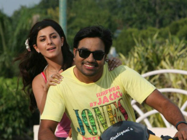 Show Stealer Santhanam