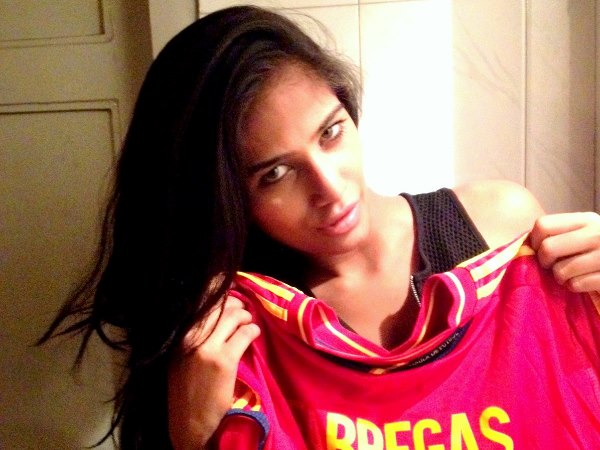 Poonam Pandey | Stripping | Fans - Filmibeat