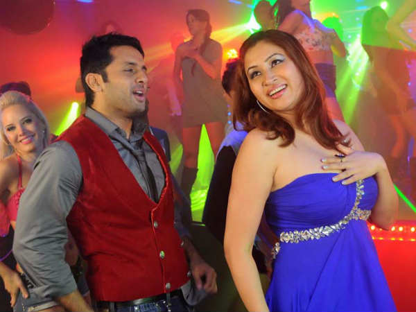Jwala Gutta's Item Song In Gunde Jaari Gallanthayyinde
