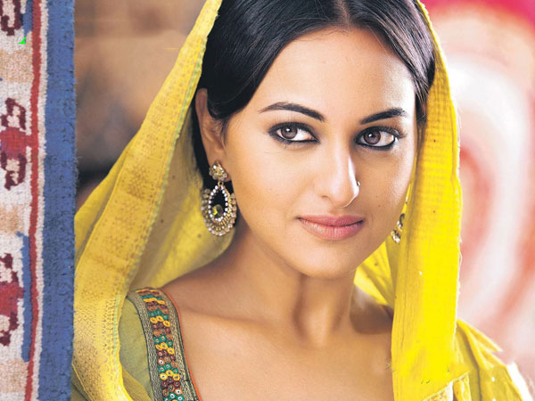 Sonakshi Sinha Lootera Intimate Scenes Filmibeat