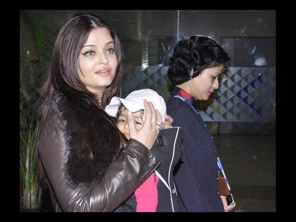 Ash-Aaradhya In Airport