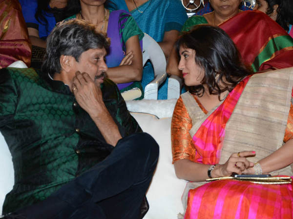 Kapil Dev Chats With A Guest