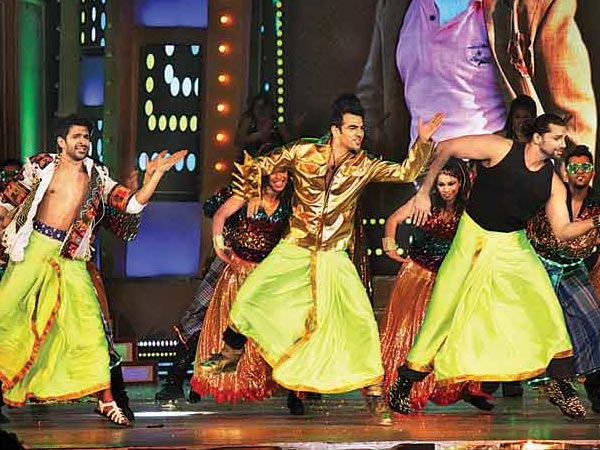 Desi Boyz Lungi Avtaar