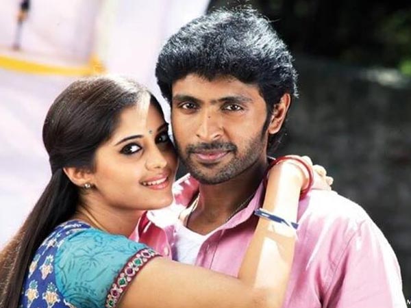 Ivan Vera Mathiri Review | Vikram Prabhu | Saravanan - Filmibeat