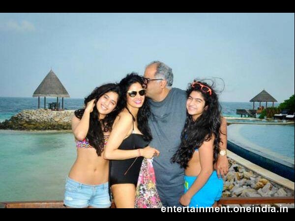 New Year Celebrations of Bollywood Celebrities - Sridevi With Family