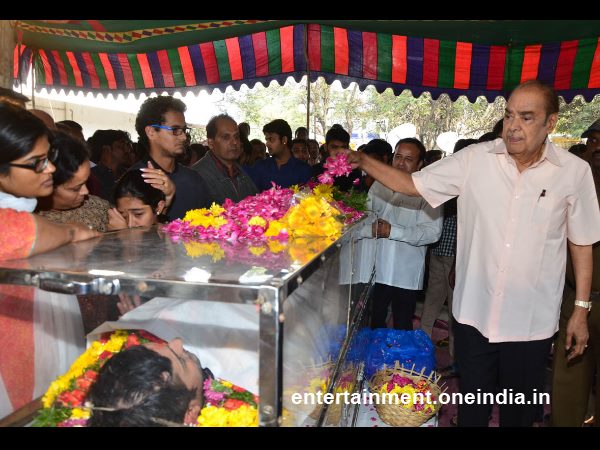 Rama Naidu Pays Last Respect To Uday Kiran