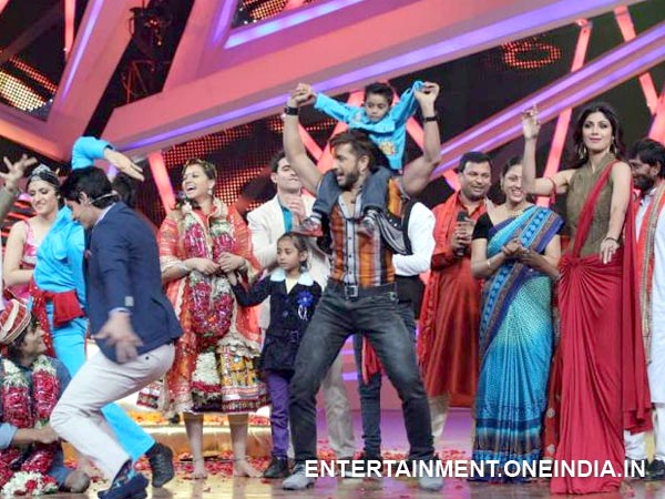 Gautam Wahi, Rithvik Dhanjani Dance At Vinod's Wedding!