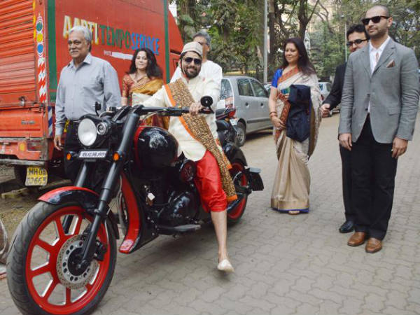 Wedding Photo: Akshay Varde Arrives...