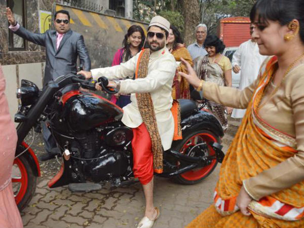 Wedding Photo: Akshay Varde Gets Traditional Welcome