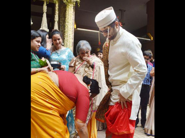 Wedding Photo: Akshay Varde's Legs