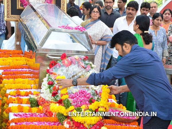 Rajasekhar, Jeevitha Pay Last Respect To ANR