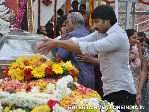 Gopichand Pays Last Respect To ANR