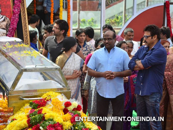 Venkatesh Pays Last Respect To ANR