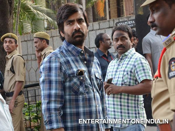 Ravi Teja Pays Last Respect To ANR