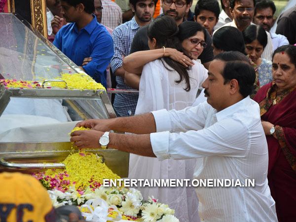 Gopichand Achanta Pays Last Respect To ANR