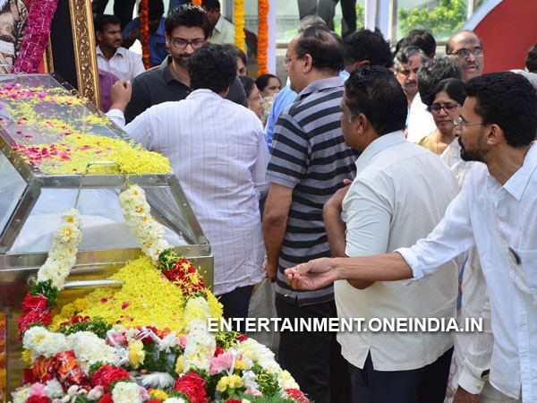 Shekar Kammula Pays Last Respect To ANR