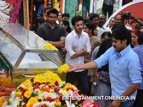 Pawan Kalyan Pays Last Respect To ANR