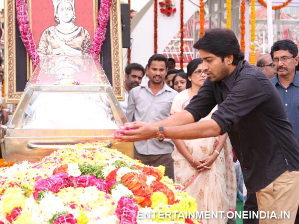 Allari Naresh Pays Last Respect To ANR