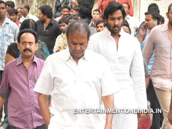 Mohan Babu, Vishnu Manchu Pays Last Respect To ANR