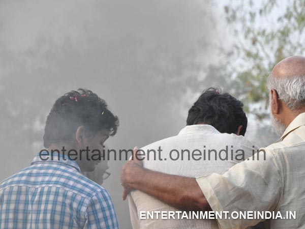 Raghavendra Rao Consoling Nagarjuna