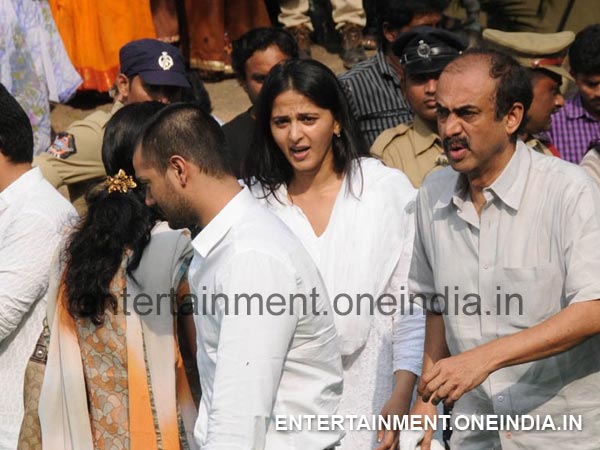 Anushka, Suresh At ANR's Funeral