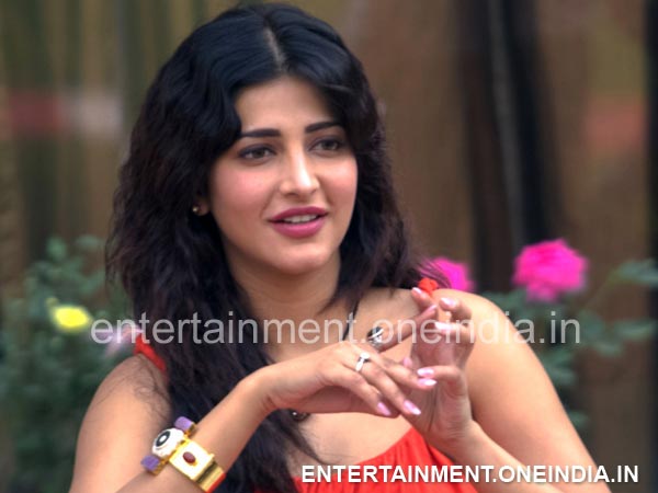 Shruti Hassan At The Inaugural CCL 4 Match