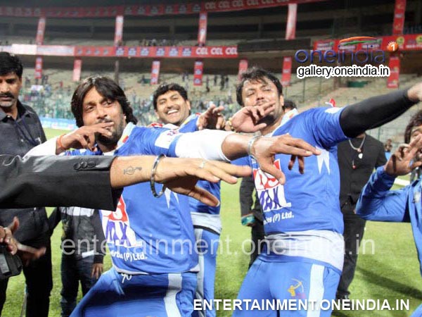 Sudeep And Darshan Dancing