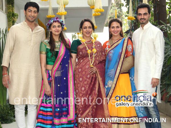 Hema Malini With Her Daughters, Son-In-Laws