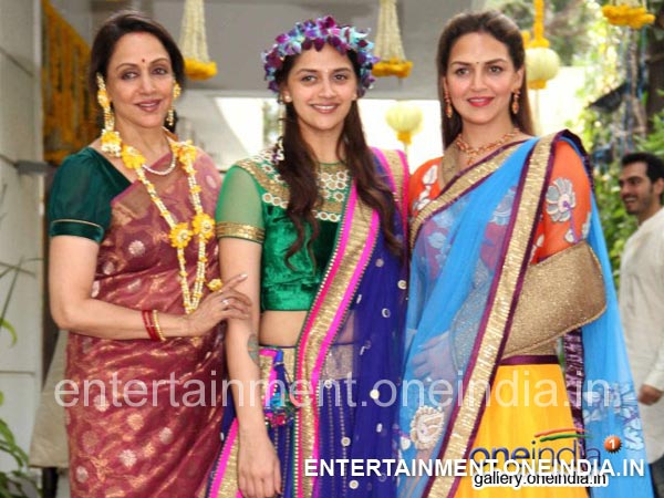Hema Malini With Esha, Ahana