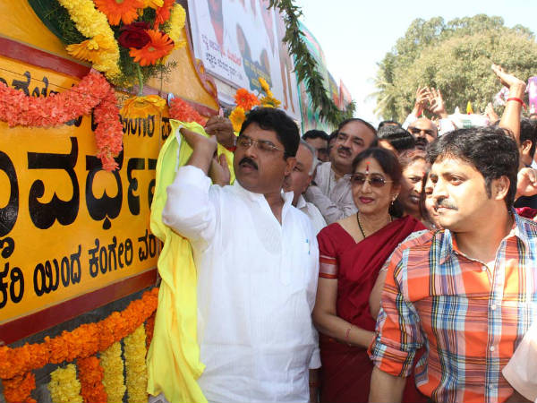 Vishnuvardhan's Road Inaguration
